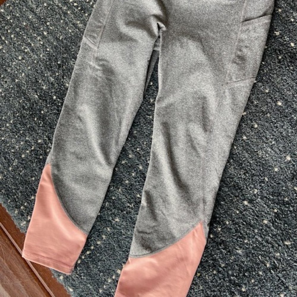 GAIAM Grey leggings with Pink accents - size Medium